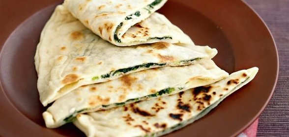 Гезлеме со шпинатом и сыром