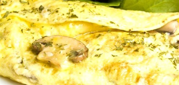 Нежный омлет с грибами и сыром