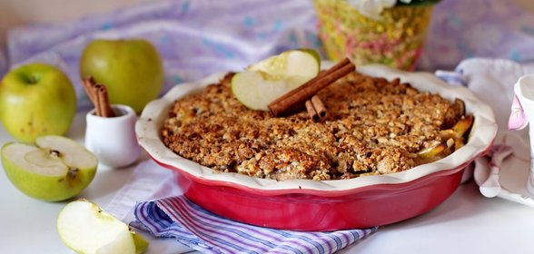 Пряный крамбл с яблоком и бананом