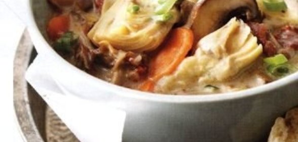 Кальмары с сыром, брынзой, луком и майонезом.