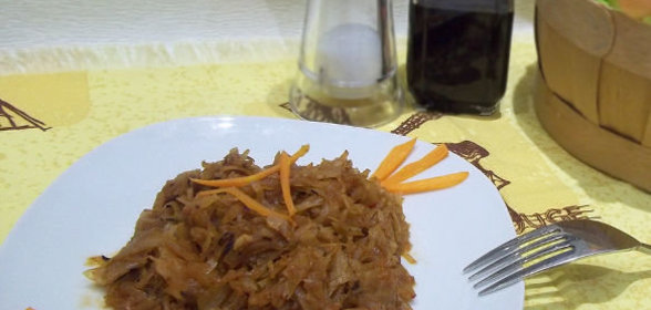 Салат из сыра, яблок и миндаля