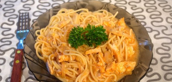 Спагетти под соусом