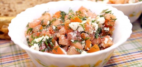 Салат с помидорами и сыром «Ия»