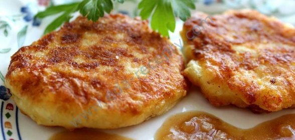 Котлеты картофельные с грибной подливкой