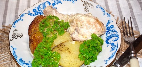 Куриные ножки в сметанно-чесночном соусе