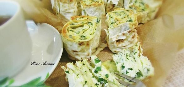 Слоёный пирог из лаваша с творогом, сыром и зеленью