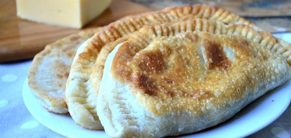 Чебуреки с грибами и сыром