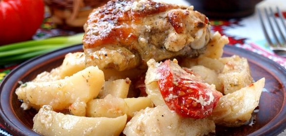 Запечённые куриные бёдра с картофелем