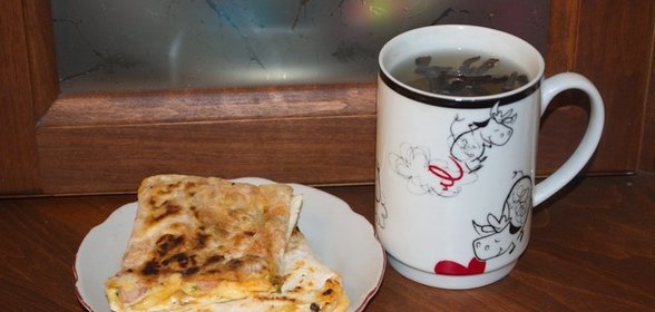 Горячие рулетики из лаваша