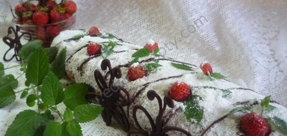 Рулет сливочный с клубникой