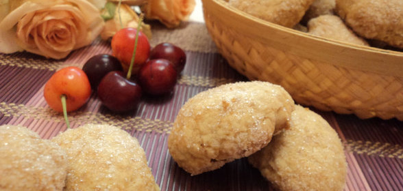 Печенье с черешней в сахарной корочке