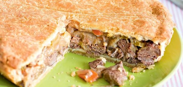 Закрытый пирог с говядиной и пивом