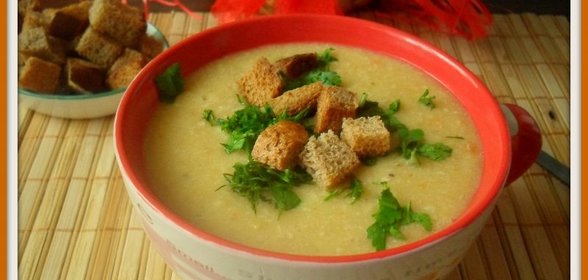 Гороховый суп-пюре с гренками