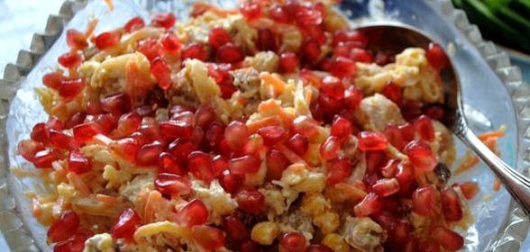 Салат с гранатом и сыром