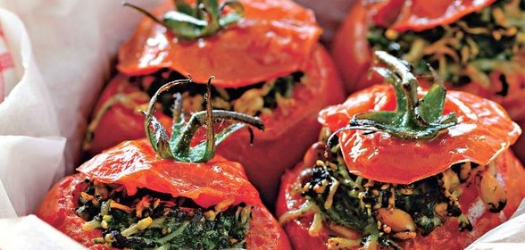 Помидоры, фаршированные шпинатом и сыром