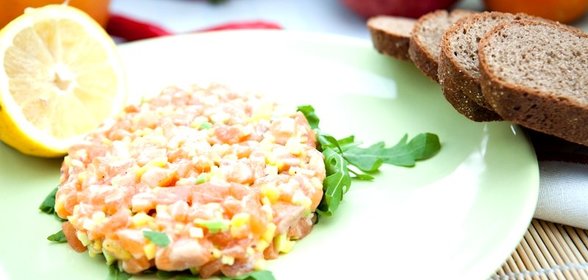 Тартар из лосося с авокадо