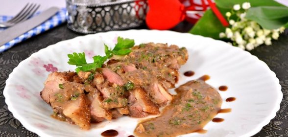 Утиная грудка с орехово-гранатовым соусом