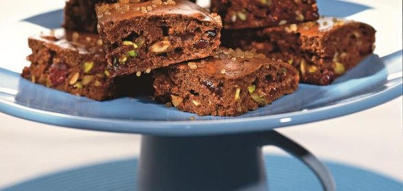 Шоколадные бисквиты с клюквой и фисташками