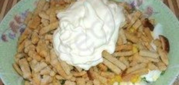 Салат с кириешками