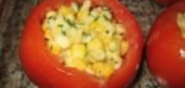 помидоры с кукурузой и сыром