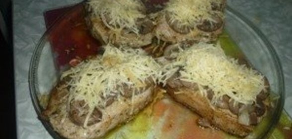 мясо с грибами и сыром