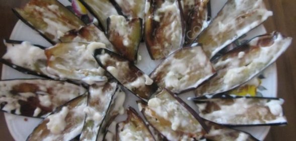 Закуска баклажаны с майонезом и чесноком на сковороде