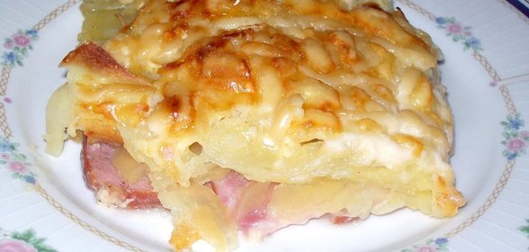 Картофельная запеканка с копчёным окороком