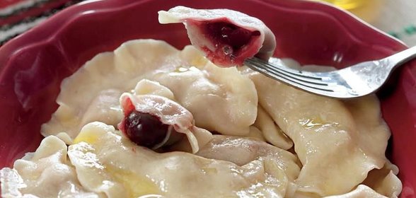 Паровые вареники с вишней