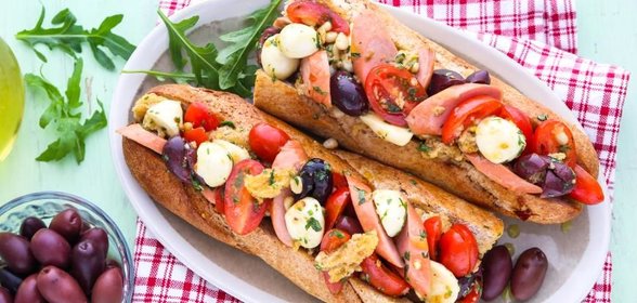 Хот-Дог с моцареллой и рукколой