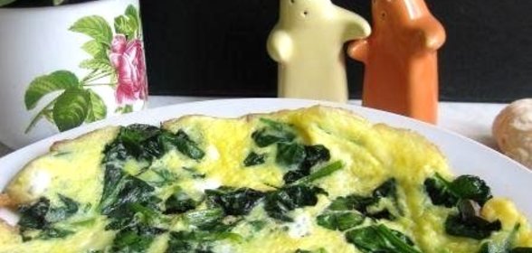 Яичница со шпинатом