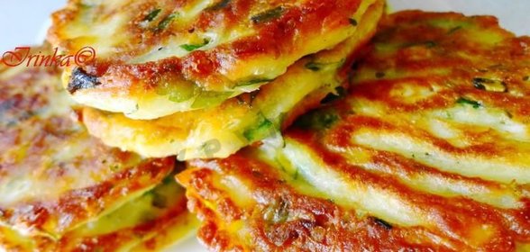 Оладушки пирожки с зеленью и яйцом