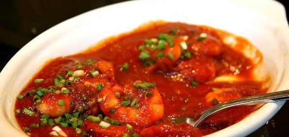 Креветки с каперсами и томатным соусом