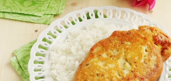 Куриные отбивные в гороховом кляре с рисом