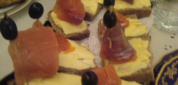 Бутерброды с семгой - КОРАБЛИКИ (вариант подачи)