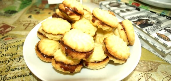 Печенье «Венское сабле» с ганашем из молочного шоколада