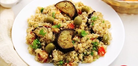 Киноа с баклажанами