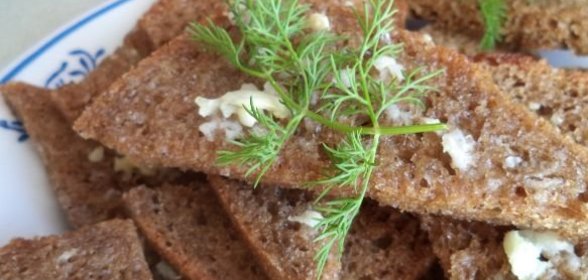 Салат из помидоров, яиц и сыра