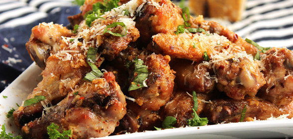 Куриные крылышки с чесноком и сыром