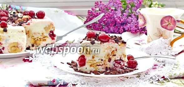 Творожно-йогуртовый торт с вишней и бананом