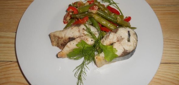 Скумбрия на пару с овощами и сыром