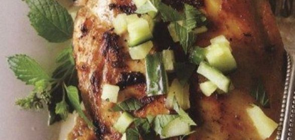 Курица под острым соусом и сальса с ананасом