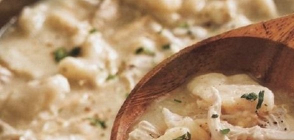 Салат из копченой салаки с творогом