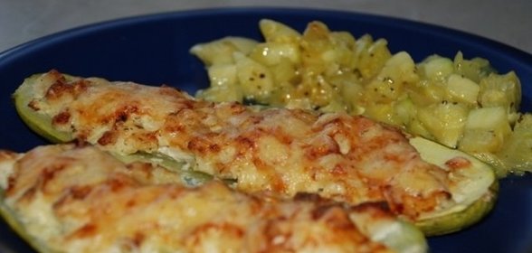 Кабачки, фаршированные грибами и сыром