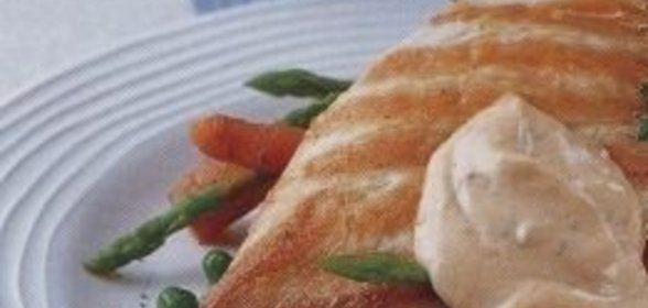 Закуска с консервированной гусиной печенью и овощами