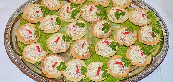 Тарталетки с крабовыми палочками