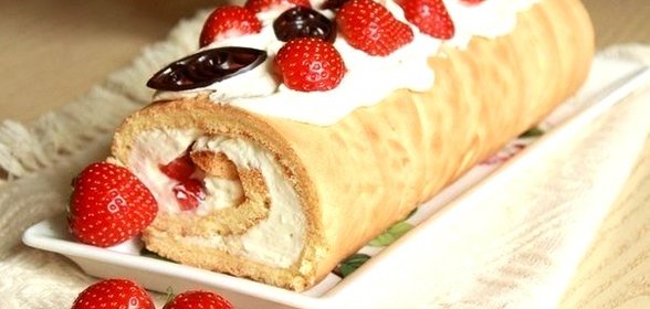Рулет «Клубника со сливками»