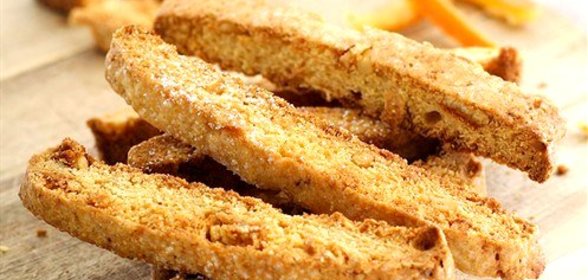 Бискотти с пармезаном и черным перцем