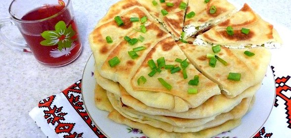Плацинды с творогом и зеленью