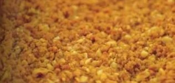 Пирог с ореховой крошкой