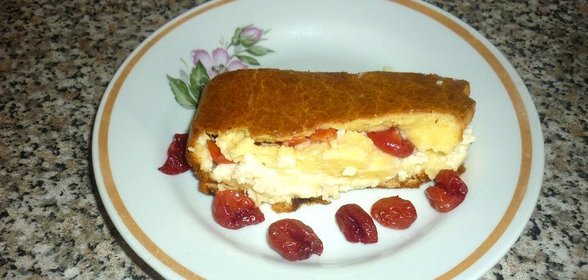 Творожный кекс с вишней и заварным кремом